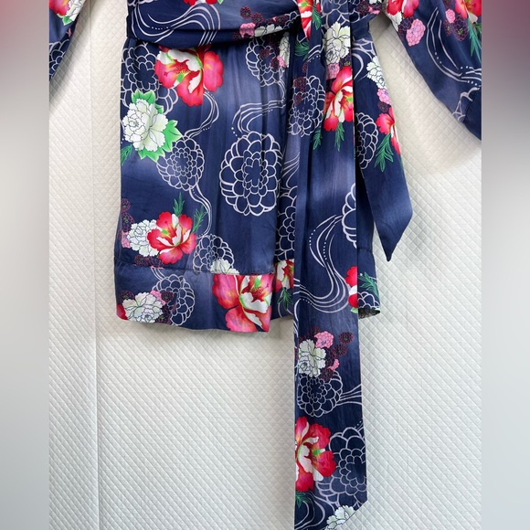 Vintage Victoria Secret Silk Robe - Picture 4 of 11